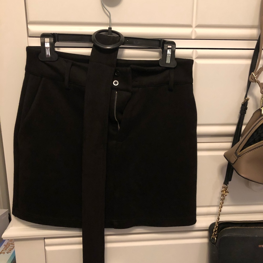 Forever 21 black suade mini skirt with belt